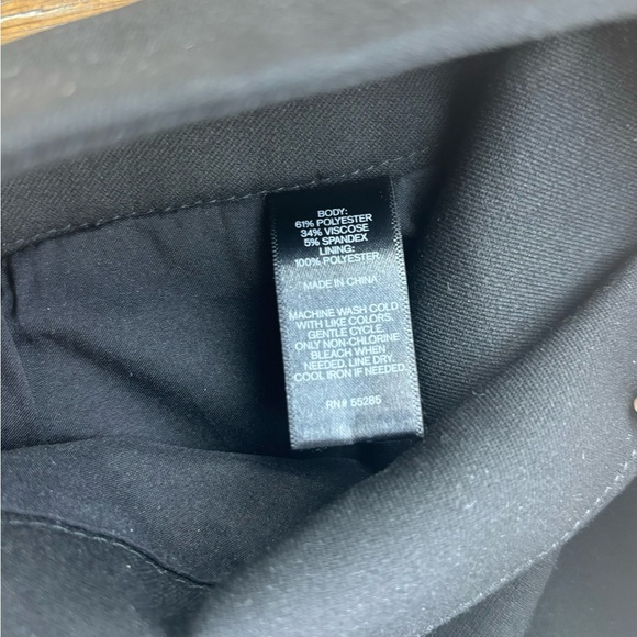 A black express skirt - Picture 3 of 6